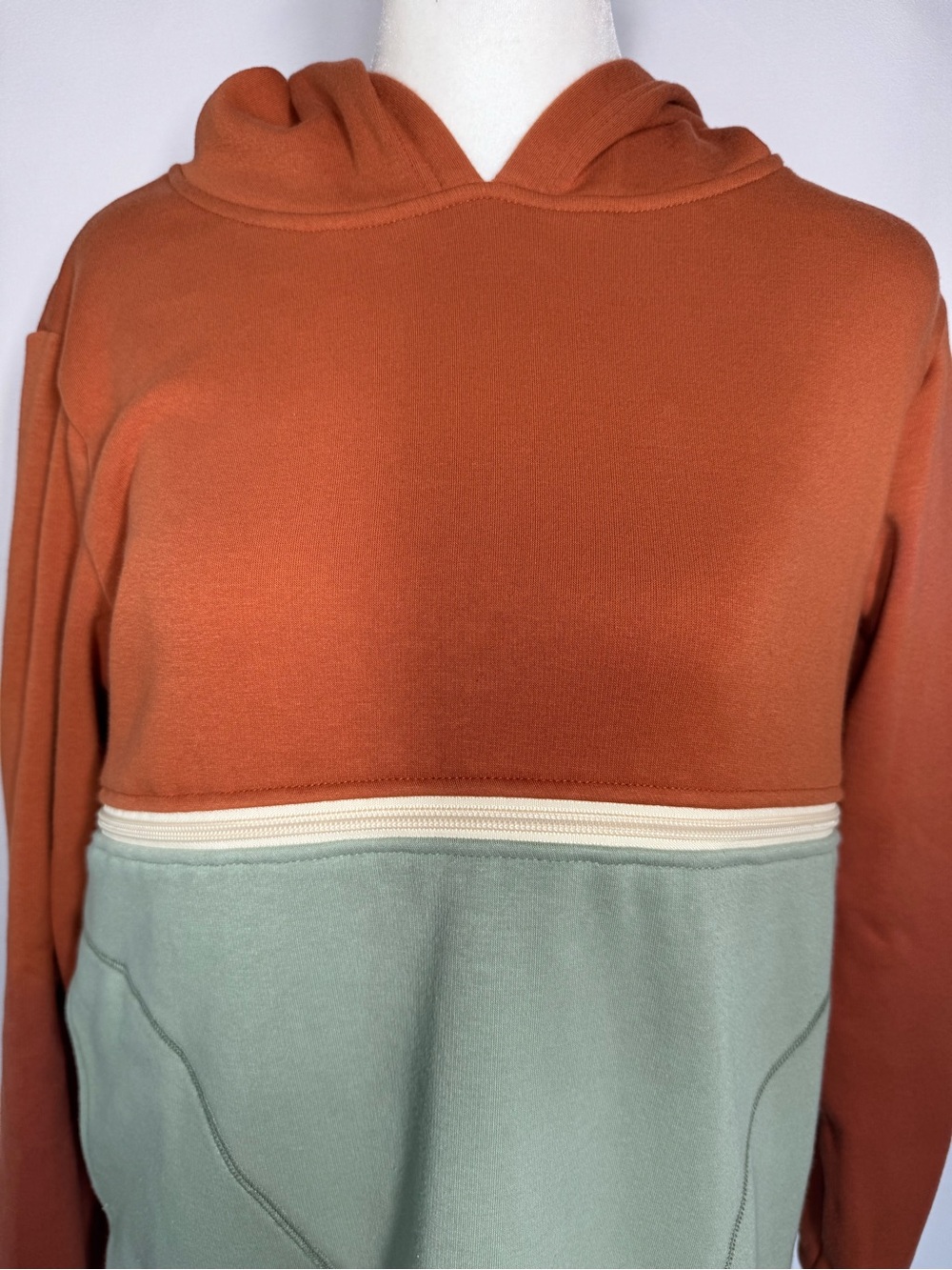 Latched Mama Trailblazer Nursing Hoodie Size S Colorblock Rust Sage - Picture 2 of 11